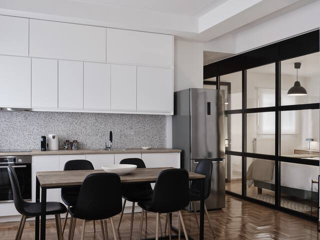 Sunny and Comfy 2bd Apt in Kolonaki gallery image 2