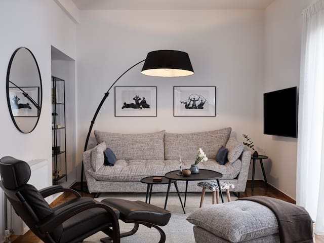 Sunny and Comfy 2bd Apt in Kolonaki