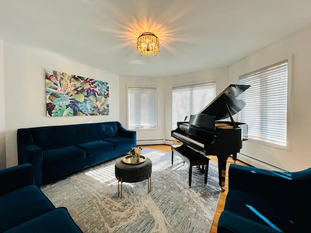 The Cozy Nest #2 – Pool|Fire Pit|10 min Newport gallery image 2