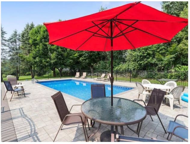 The Cozy Nest #2 – Pool|Fire Pit|10 min Newport gallery image 4