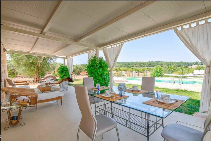 Luxury Villa from 18th-c with pool {10’ Ostuni} gallery image 3