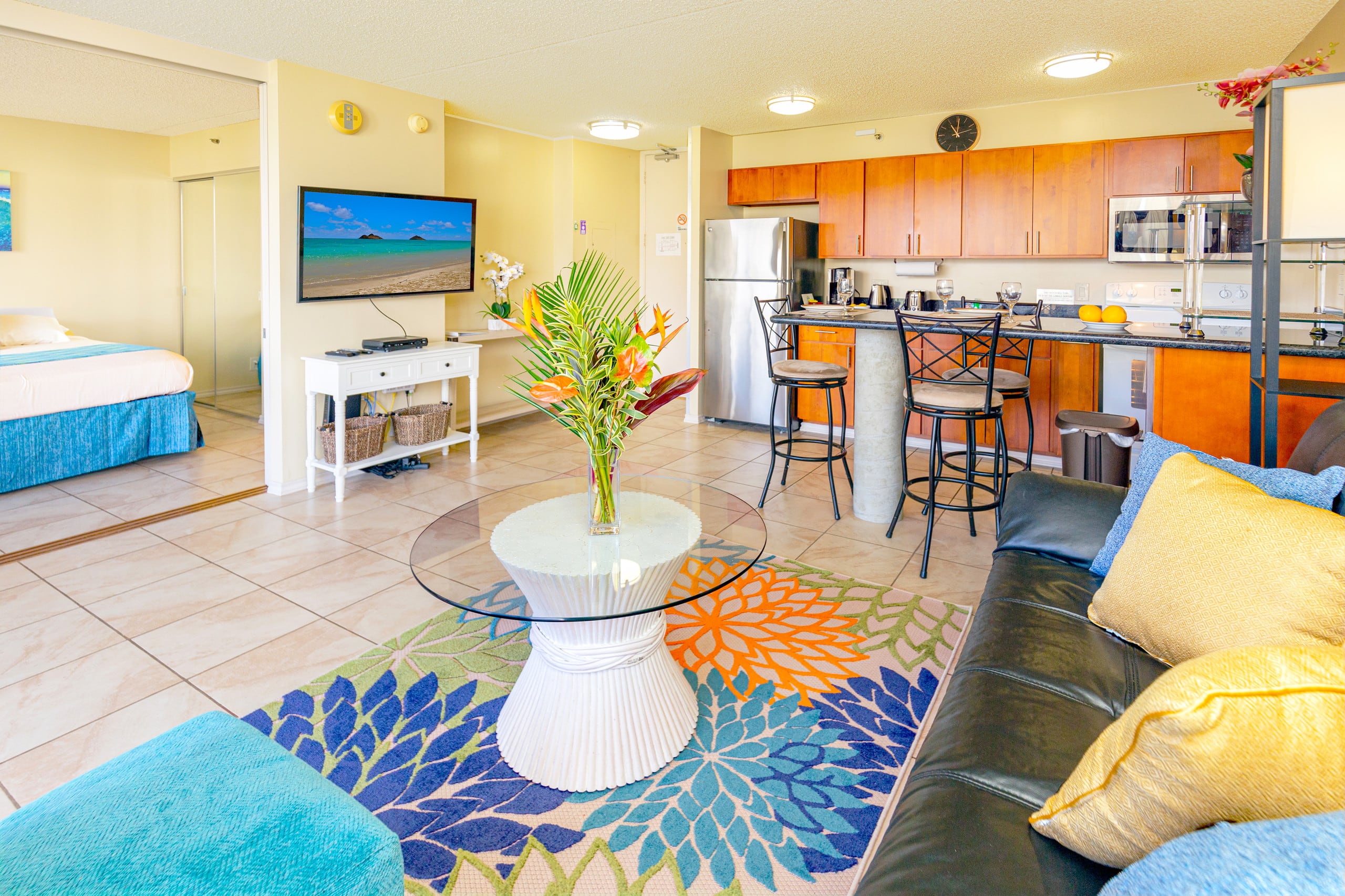 Condo in Honolulu · ★4.67 · 1 bedroom · 3 beds · 1 private bath - Image 6