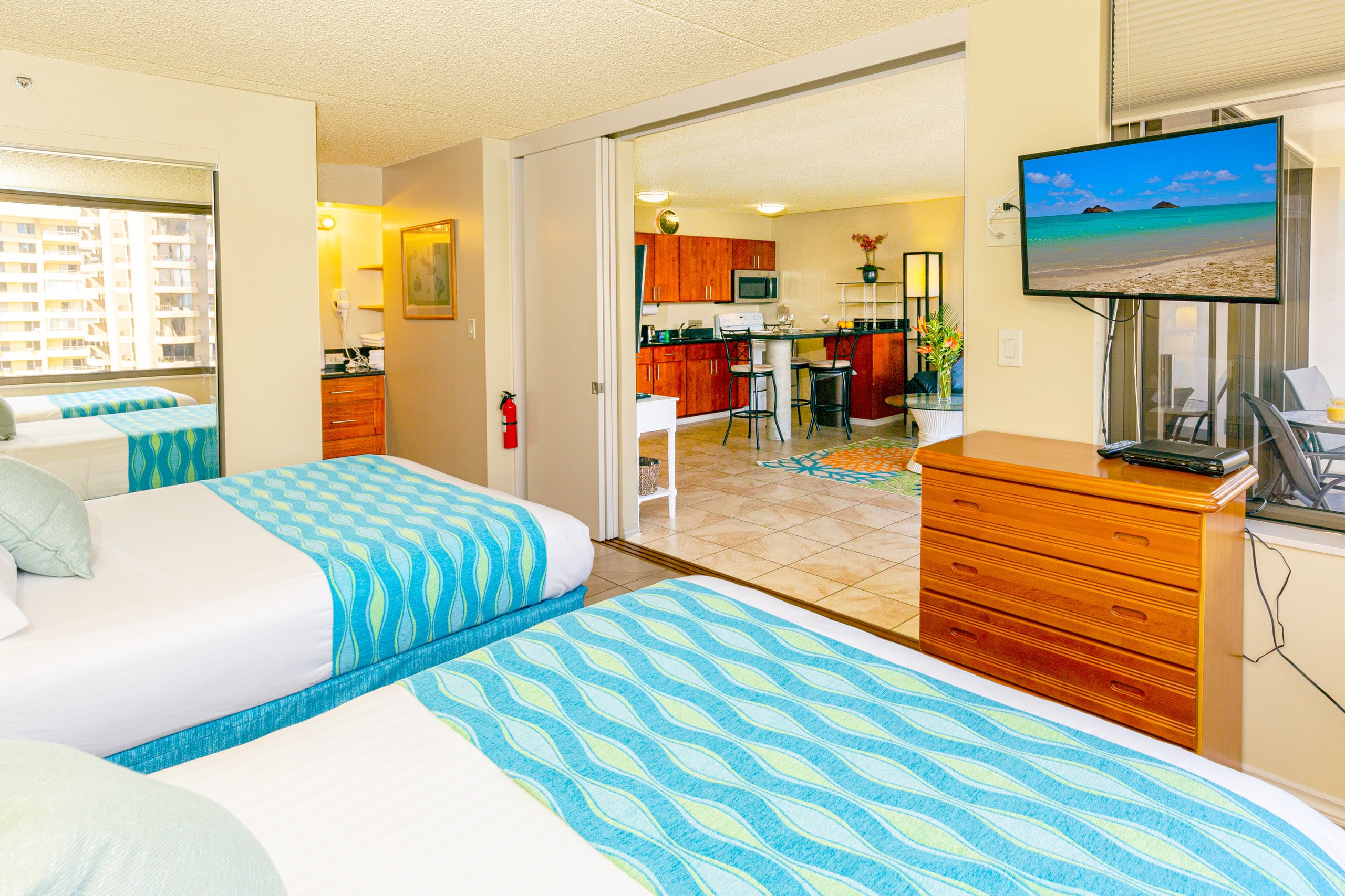 Condo in Honolulu · ★4.67 · 1 bedroom · 3 beds · 1 private bath - Image 10