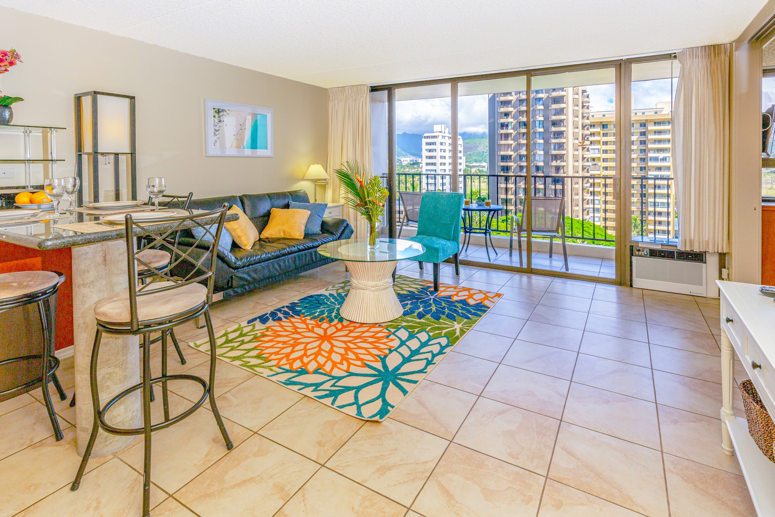 Condo in Honolulu · ★4.67 · 1 bedroom · 3 beds · 1 private bath - Image 7