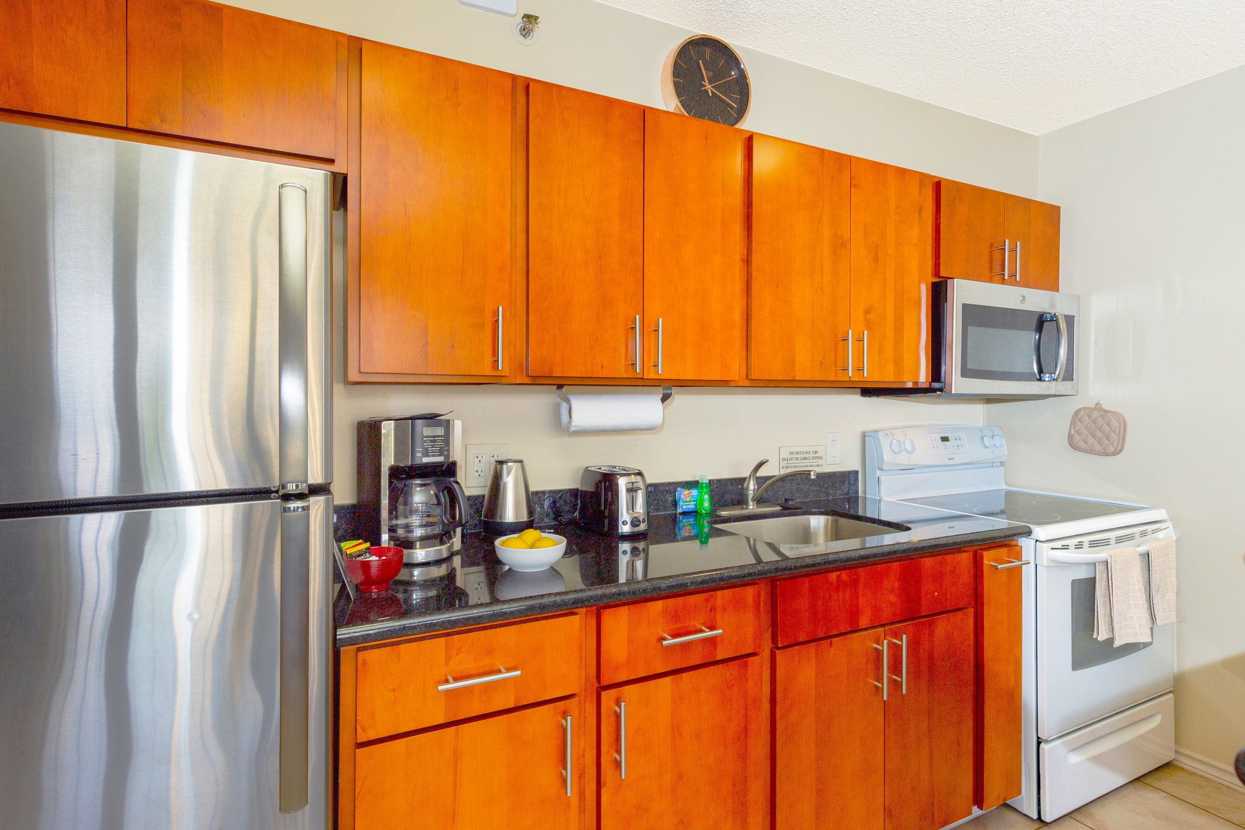 Condo in Honolulu · ★4.67 · 1 bedroom · 3 beds · 1 private bath - Image 8