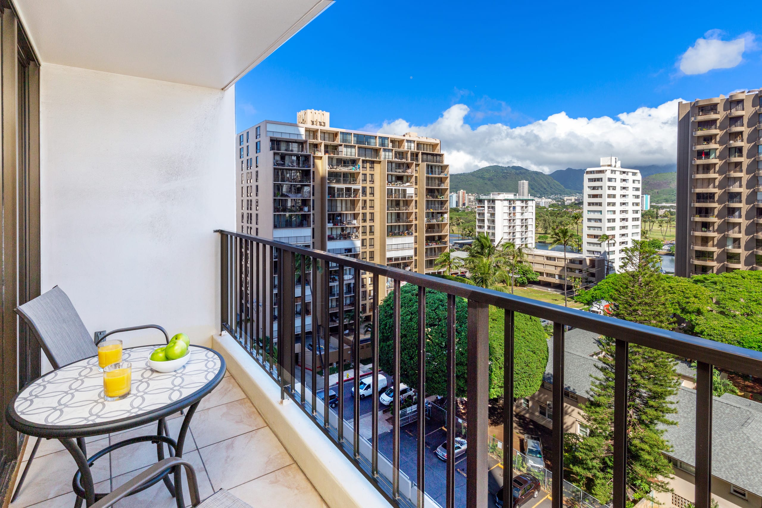 Condo in Honolulu · ★4.67 · 1 bedroom · 3 beds · 1 private bath - Image 15