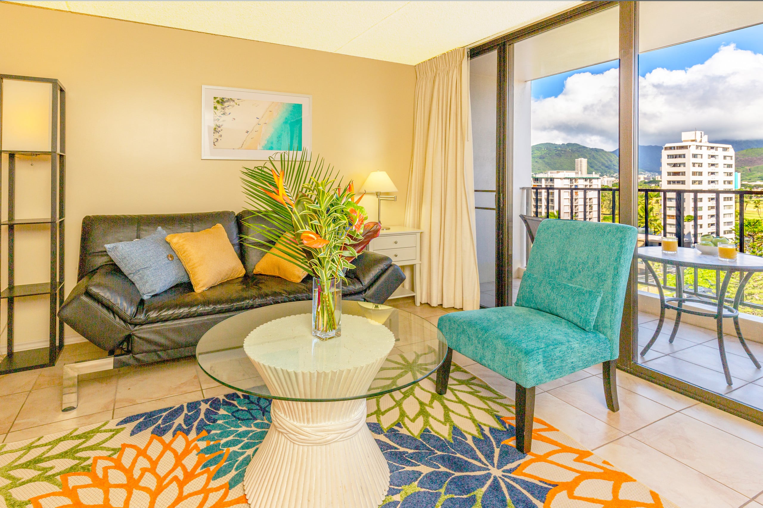 Condo in Honolulu · ★4.67 · 1 bedroom · 3 beds · 1 private bath - Image 4