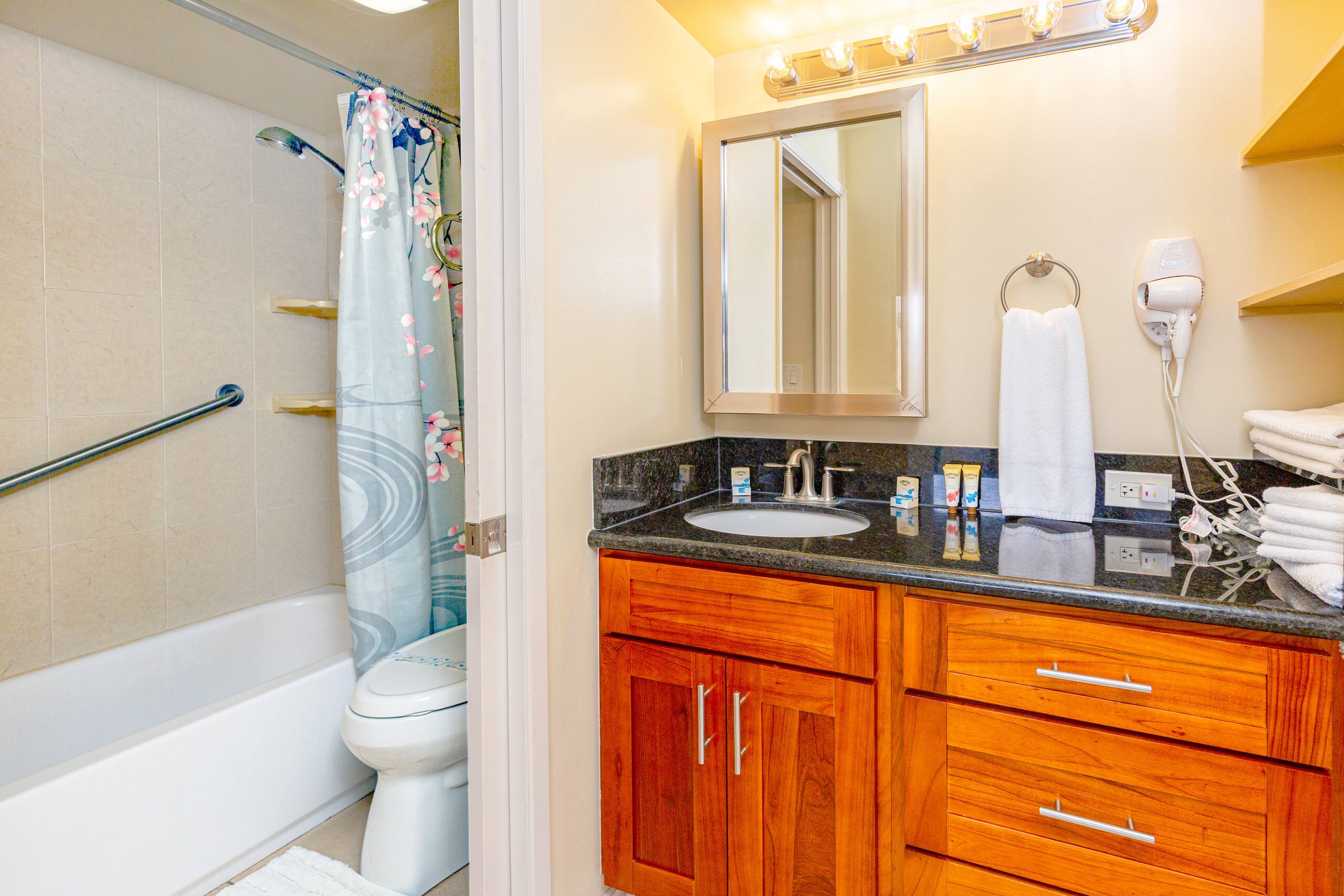 Condo in Honolulu · ★4.67 · 1 bedroom · 3 beds · 1 private bath - Image 12