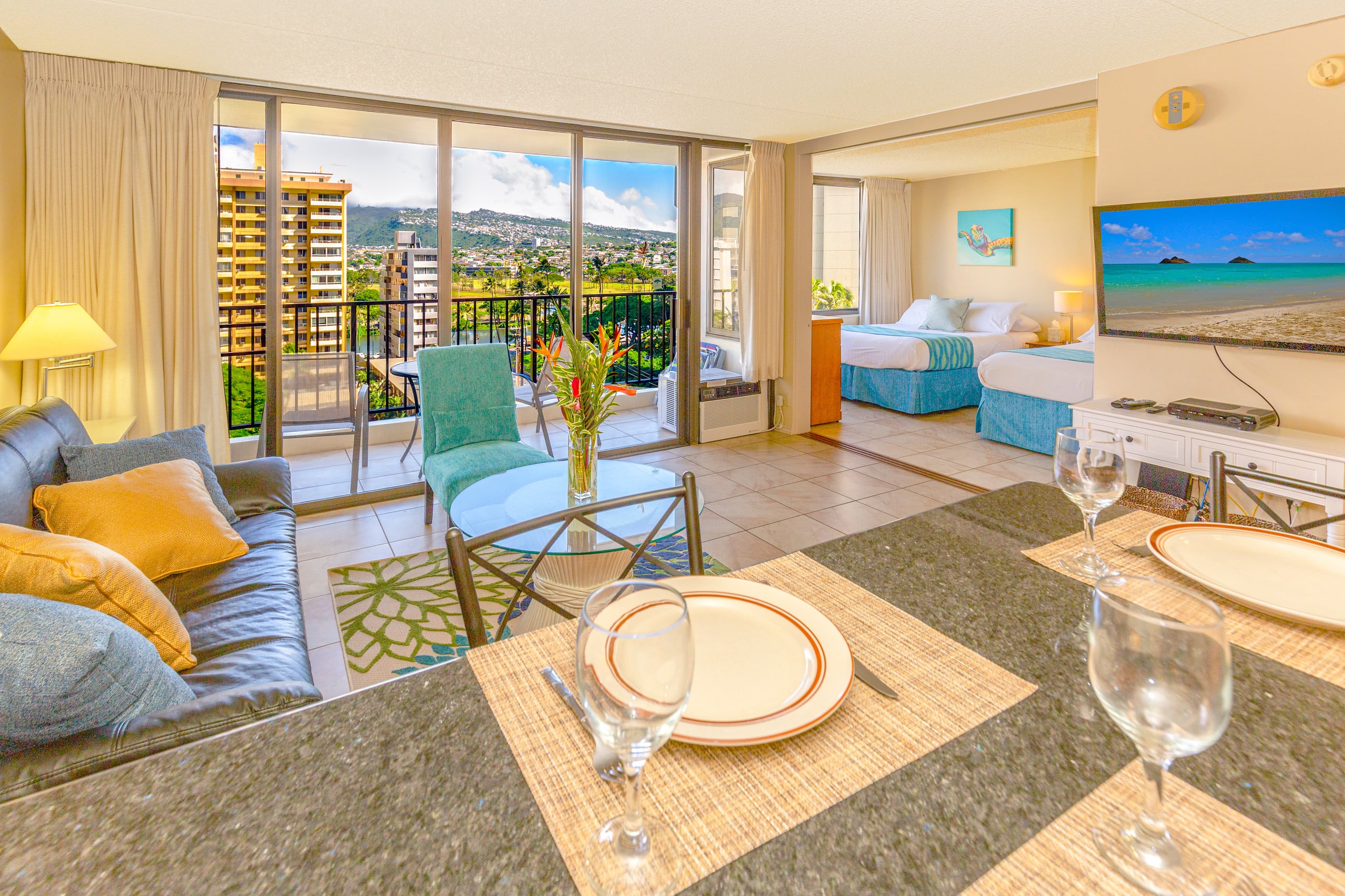 Condo in Honolulu · ★4.67 · 1 bedroom · 3 beds · 1 private bath - Image 2