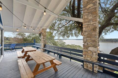 Peaceful Lake Front Home Sleeps 12