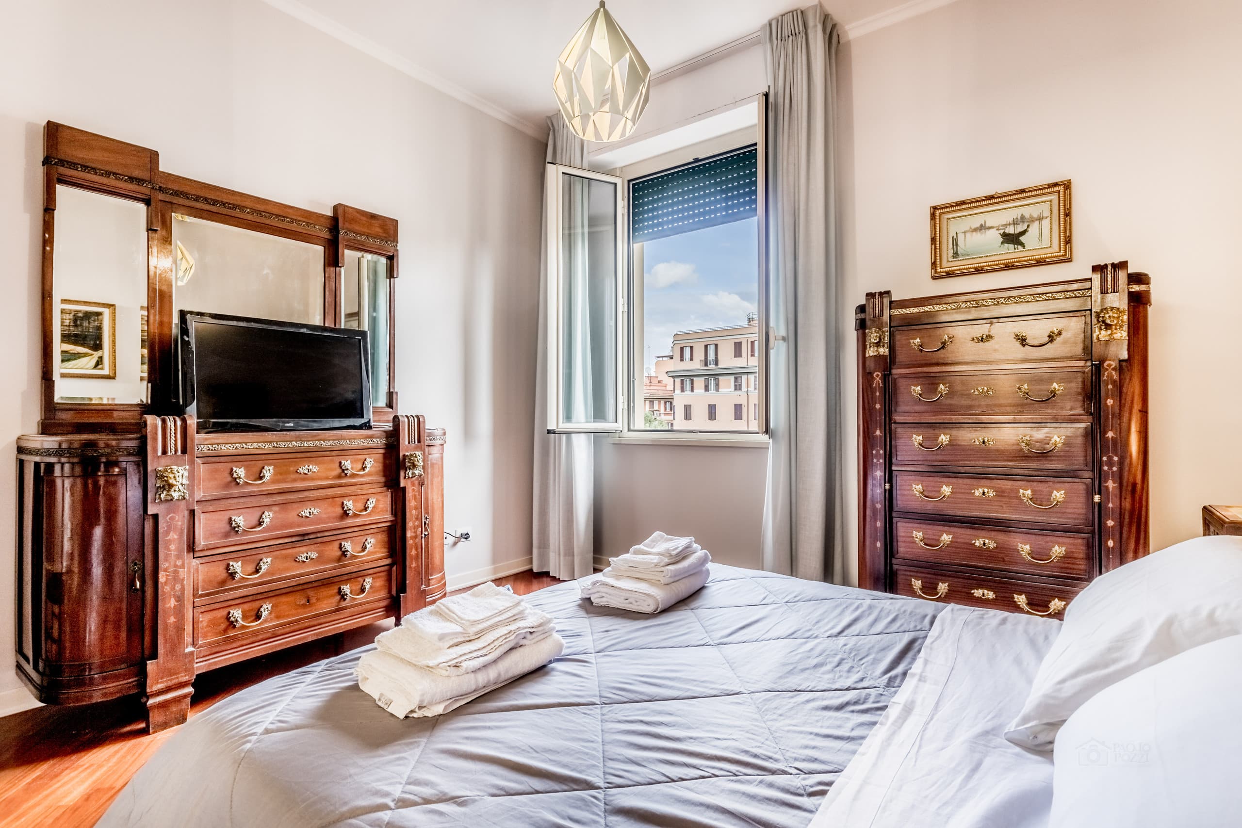 Sophisticated Vatican living room in Della Vittoria Prati, near Ottaviano Metro A and St. Peter’s