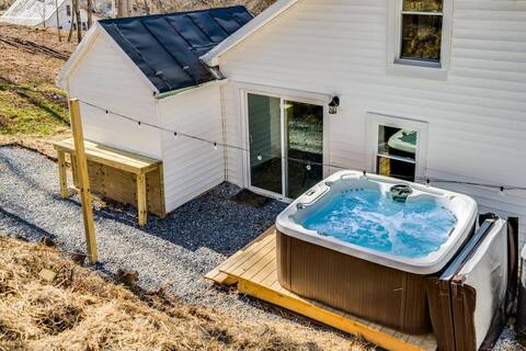 River bound • River access • Hot tub • Game room