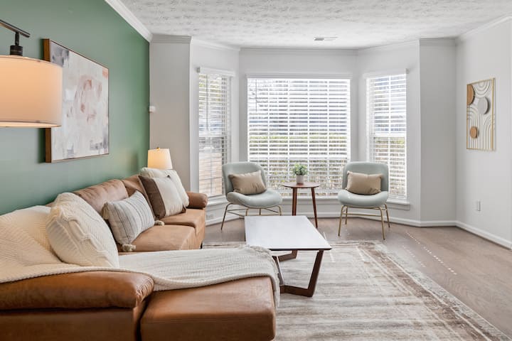 Simply Suwanee Cozypet-friendly - Suwanee, GA