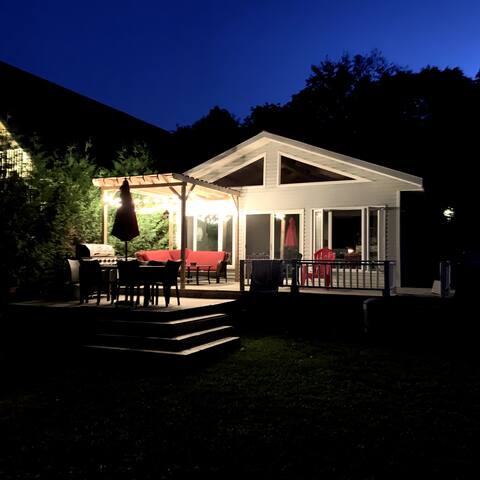 Cozy Lakefront Cottage