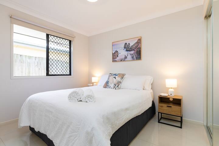 2 Bdr Apt! Kitchen! Undercover Parking! 6AS2 gallery image 5