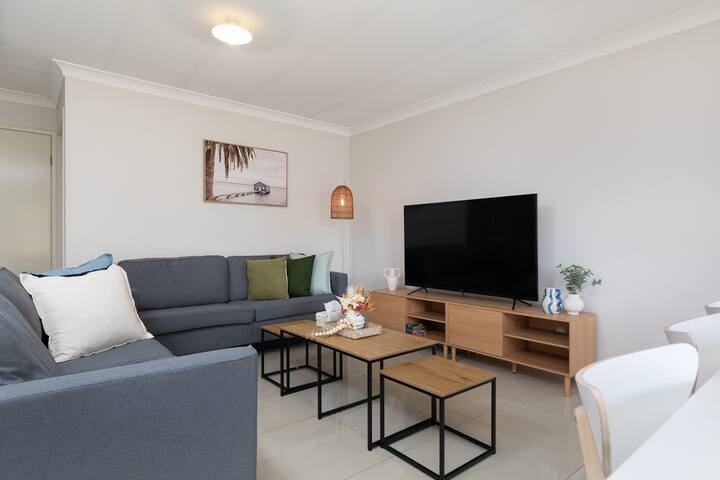 3 Bdr Apt! Kitchen! Undercover Parking! 6AS3 gallery image 2