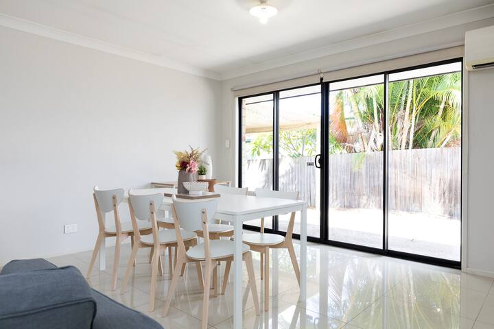 3 Bdr Apt! Kitchen! Undercover Parking! 6AS3 gallery image 4