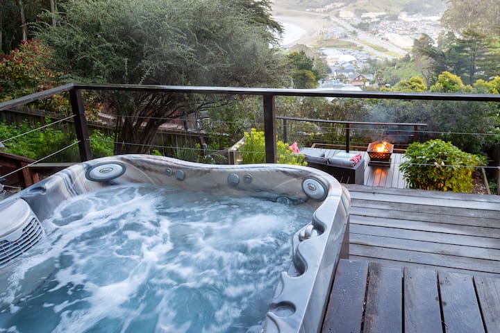 Hot Tub Overlooking Pacific!