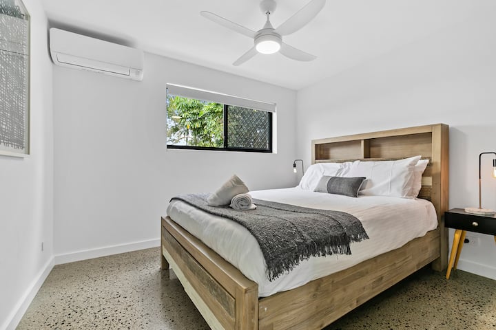 Spálňa 2 ; veľká manželská posteľ