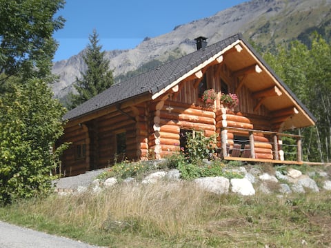 Log cabin in the Ecrins National Park