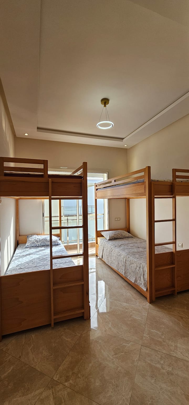 Habitación 2 con 5 camas