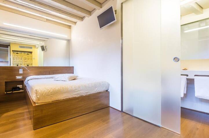 Moon Apartment in San Marco