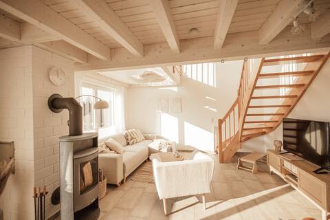 Fantastic sea lodge with sauna, garden & canoe