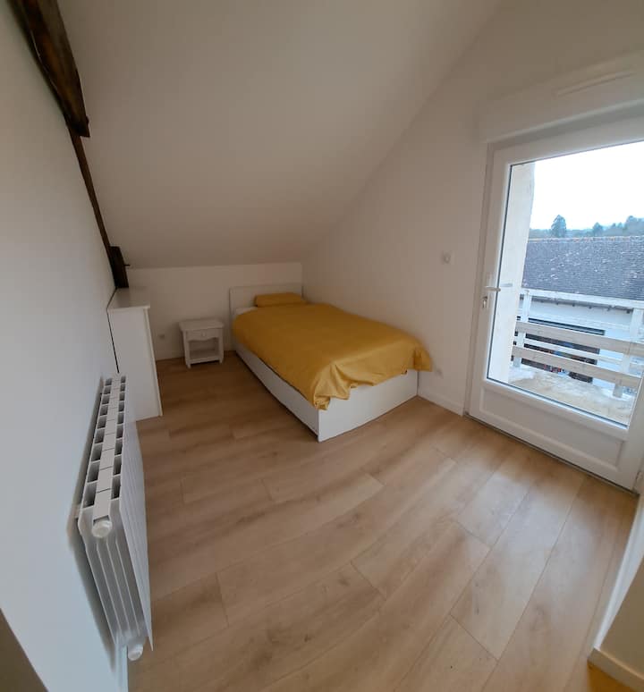 เป็นห้องกึ่งเปิดขนาดเล็ก (ห้องใต้หลังคา) มองเห็นระเบียง
ฟูกนอนระดับพรีเมียม
ระบบทำความร้อนไฟฟ้า
เหมาะสำหรับผู้ใหญ่ 
