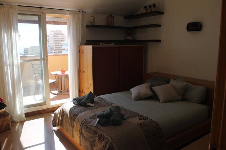 Chambre principale avec salle de bain incluse