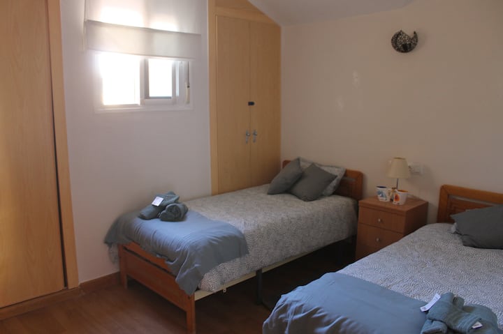 Chambre n ° 2 avec 2 lits simples