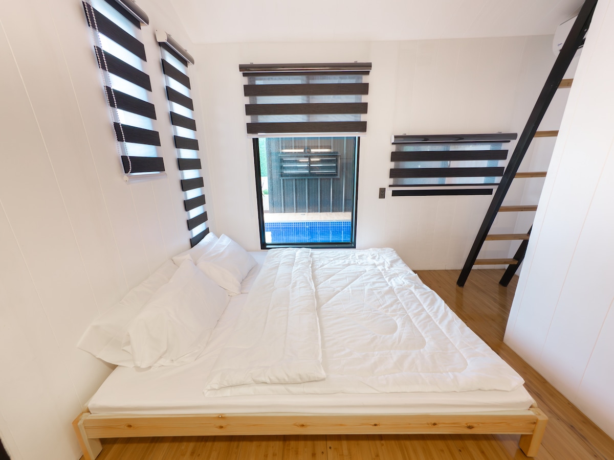 Each cabin has two (2) single bed in the ground floor which can be moved together for a bigger bed space.