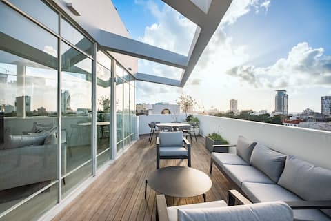SkyLine Penthouse 3BR Apt | Terrace With Seaview