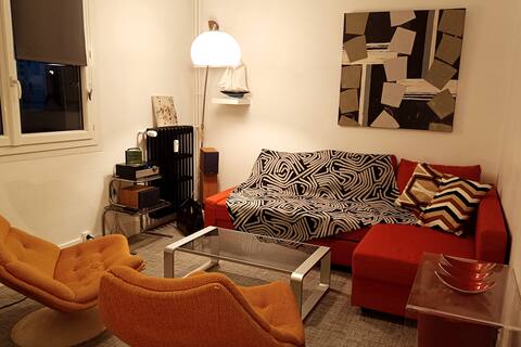 Top performing Airbnb: Artist's apartment 2 steps from the city center in Caen