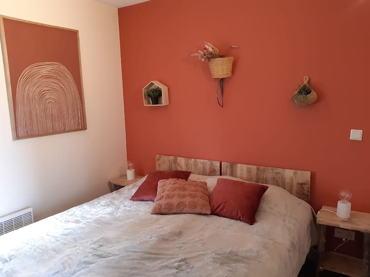 Ბოჰემური ოთახი 2 ერთადგილიანი საწოლით