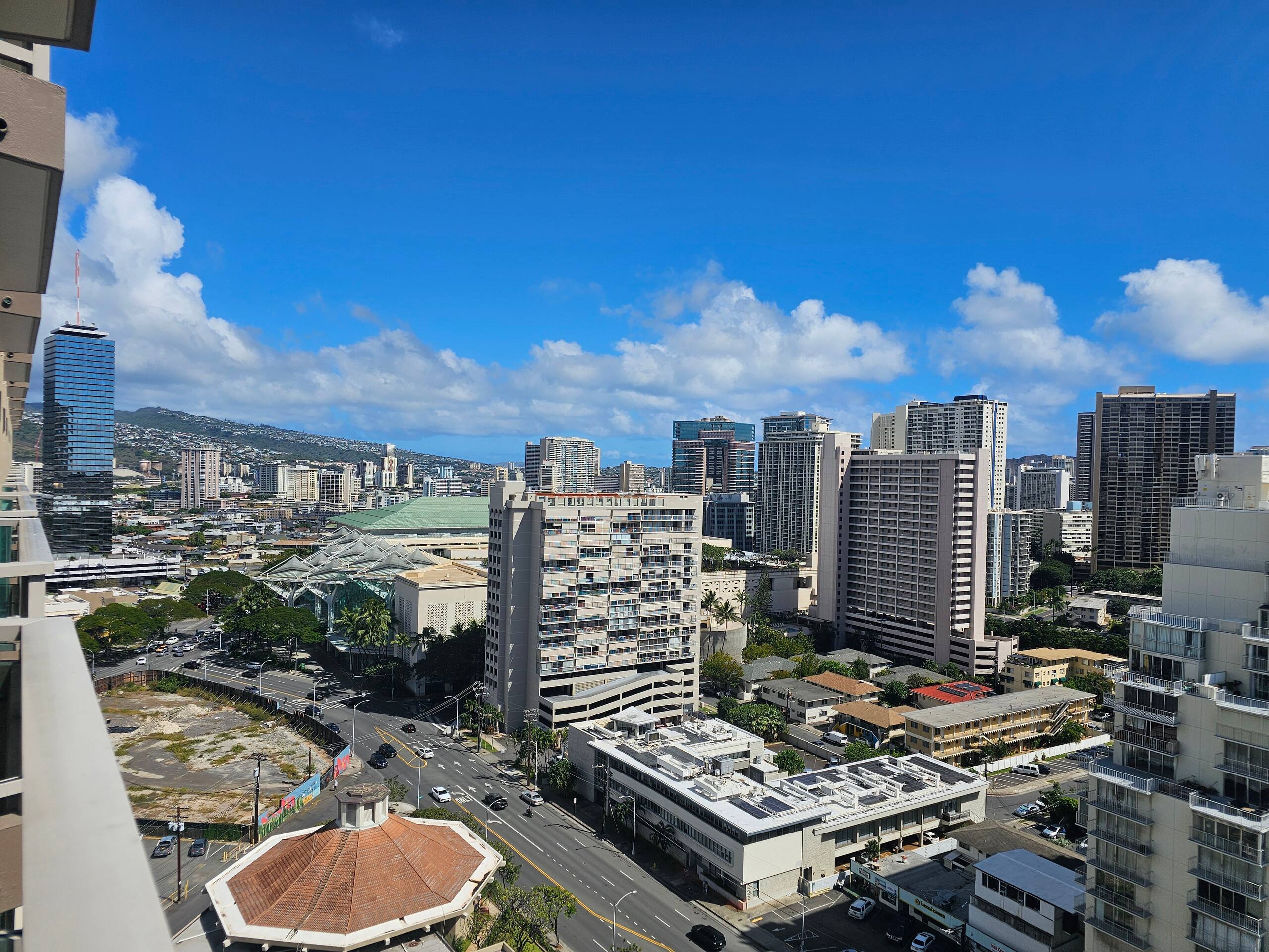 Condo in Honolulu · ★4.92 · Studio · 2 beds · 1 shared bath - Image 3