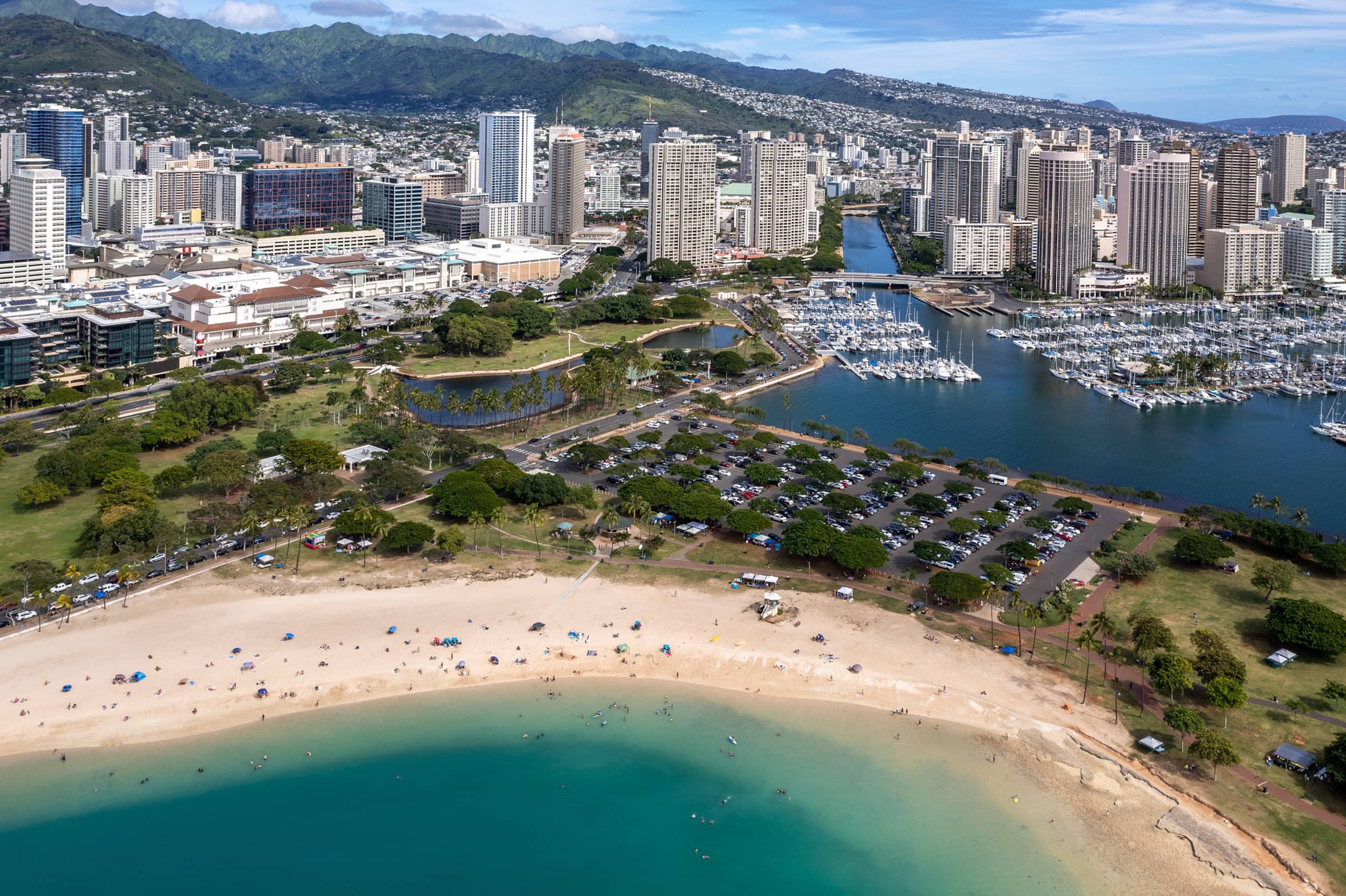 Condo in Honolulu · ★4.92 · Studio · 2 beds · 1 shared bath - Image 11