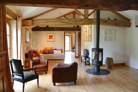 Luxury cottage with swimming pool