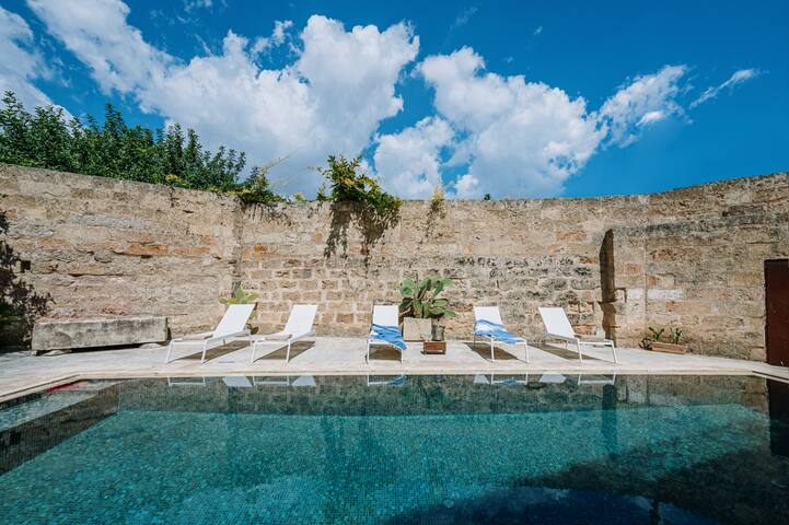 Palazzo barocco con piscina a 6km dal mare gallery image 2