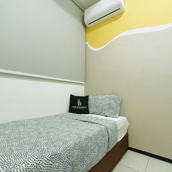 3. soveværelse 
- 1 enkeltseng 
- aircond 