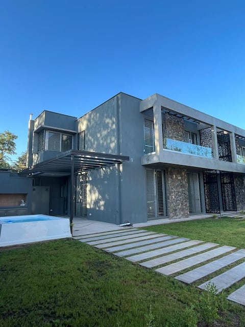 Successful Airbnb property: Altos de Alzaga Complex House 1 in Departamento Luján De Cuyo