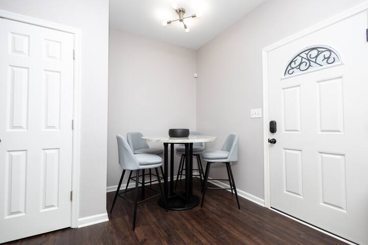Spacious DC Townhome gallery image 4