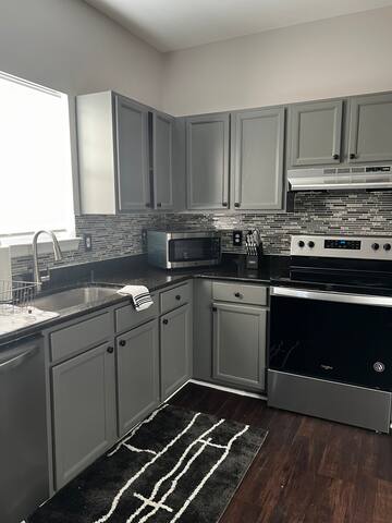 Spacious DC Townhome gallery image 5
