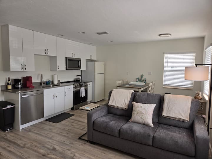 The Beach House! - Big Lake, Osprey