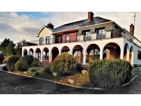 Annalee House, Knappagh  - 7 bedrooms - sleeps 12
