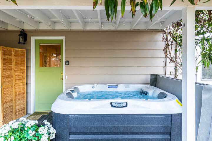 Lake Washington View Home with Hot Tub BBQ Garden gallery image 3