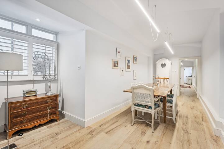 Stunning South Kensington flat gallery image 3