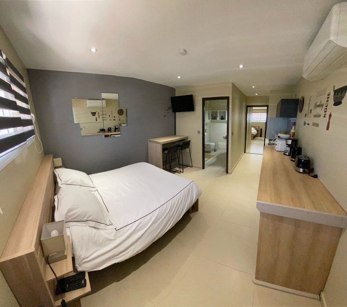 استوديو مفروش بمساحة 30 مترًا مربعًا، مكيف الهواء. مكانان 140 × 190