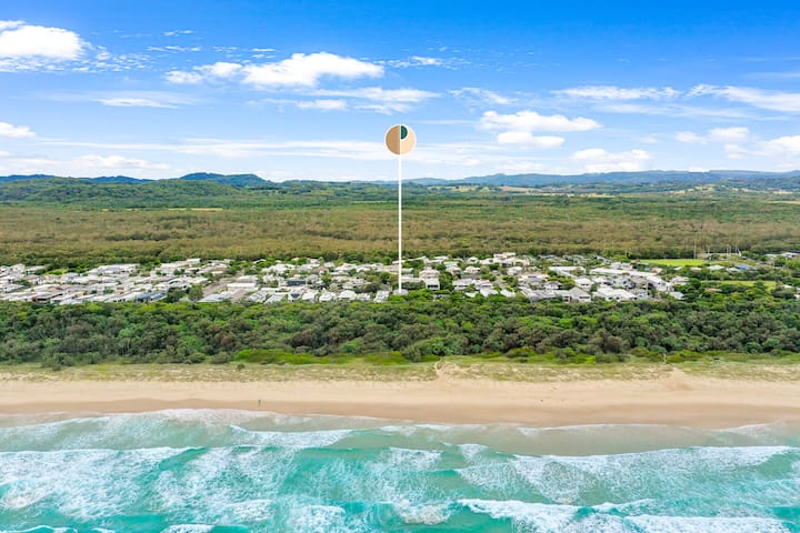 Villa Serenity: 6BR Casuarina Beach Home w/ Pool