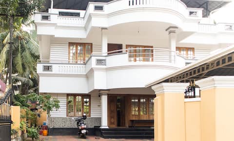 Jaalakam Retreat: AC 4 Bedroom Villa in Thrissur