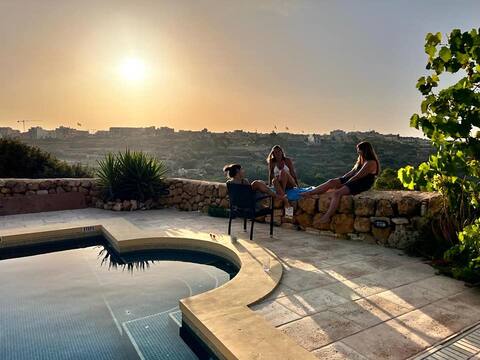 Panoramic Valley Views in Idyllic Country House